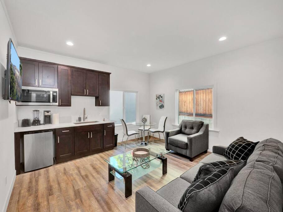 Hollywood Suite 1 Bdrm